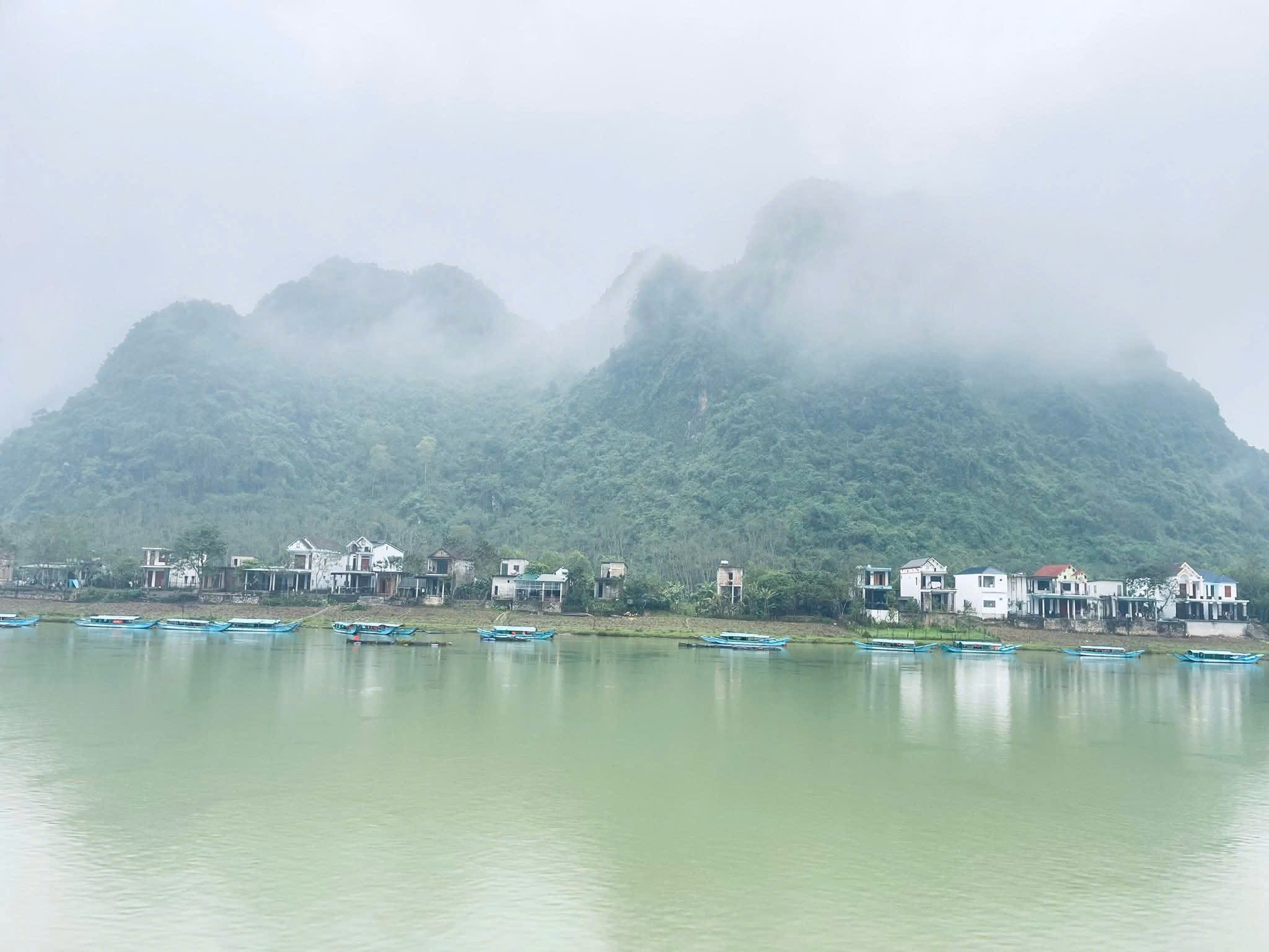 Du lịch Phong Nha Kẻ Bàng - sông son