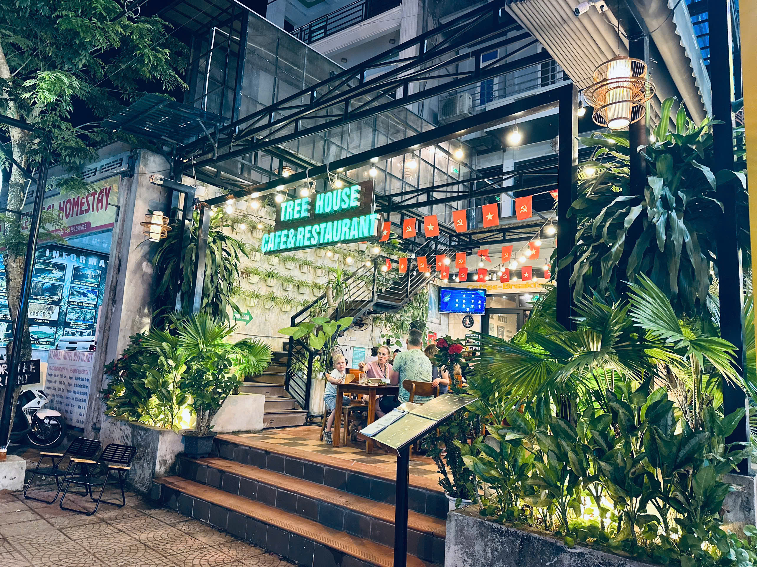 Tree House Cafe & Restaurant